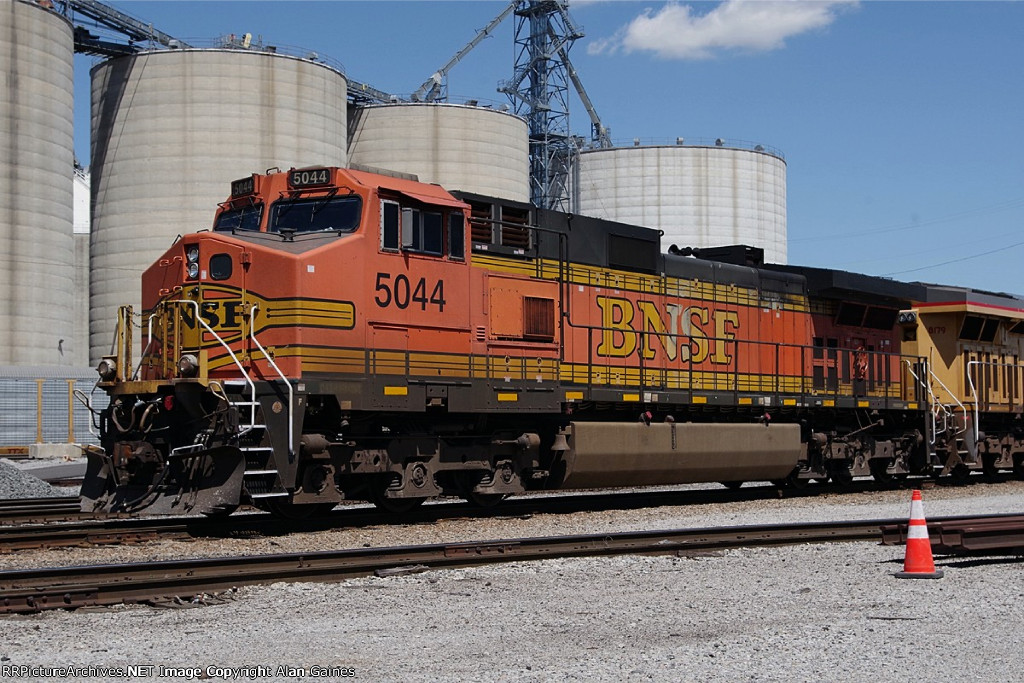 BNSF 5044